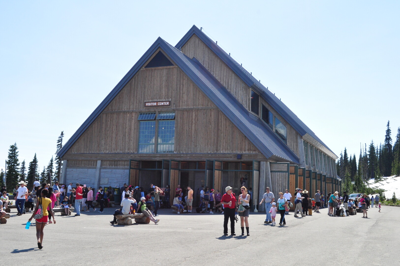 Jackson Visitor Center at Paradise with Mount Rainier above